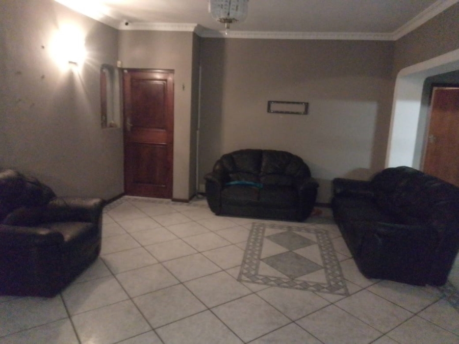 To Let 5 Bedroom Property for Rent in Wetton Western Cape